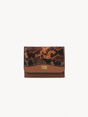 Chloe Layers Medium Tri-fold Compact Wallets Burning Camel | CHE-SR14899