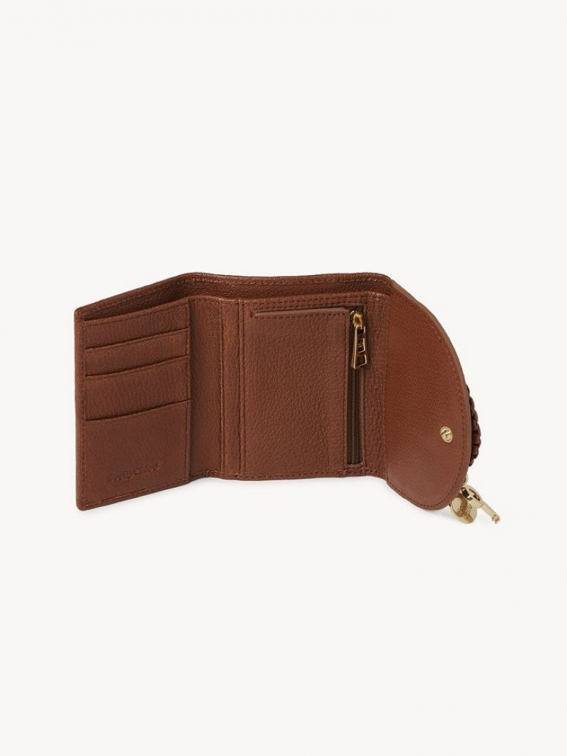 Chloe Hana Tri-fold Compact Wallets CARAMELLO | CHE-SR14910