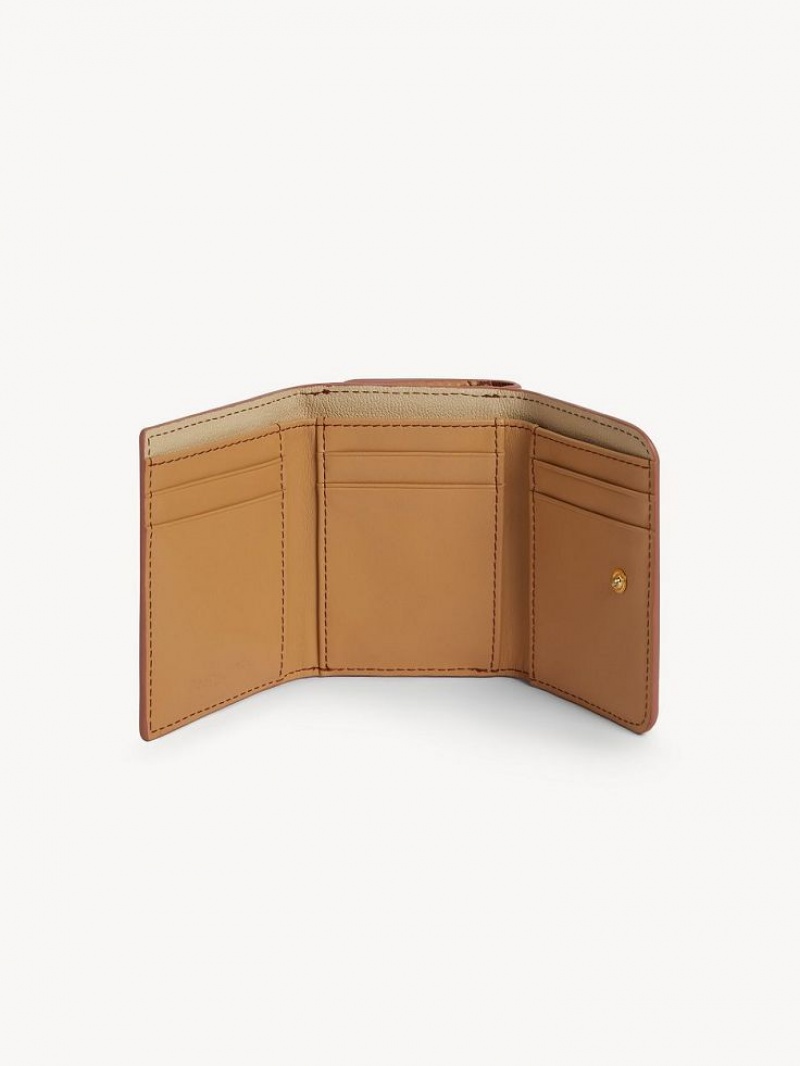 Chloe Layers Medium Tri-fold Compact Wallets Caramel | CHE-SR14896