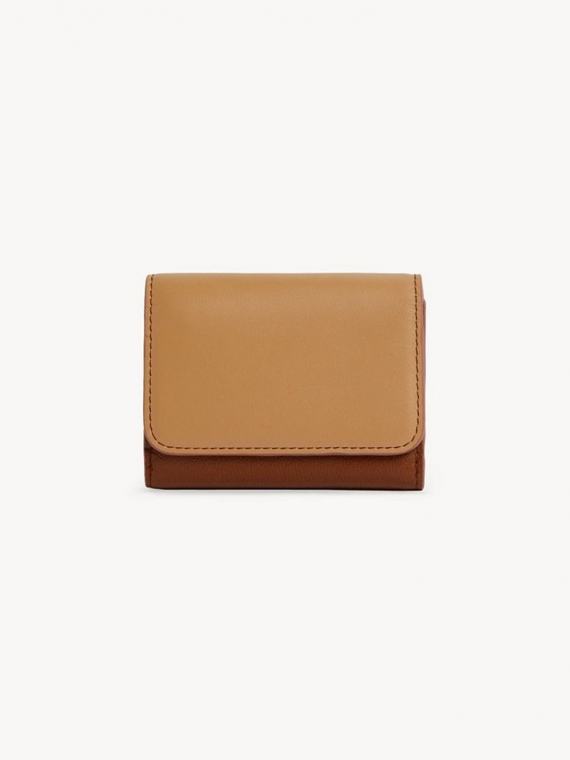 Chloe Layers Medium Tri-fold Compact Wallets Caramel | CHE-SR14896