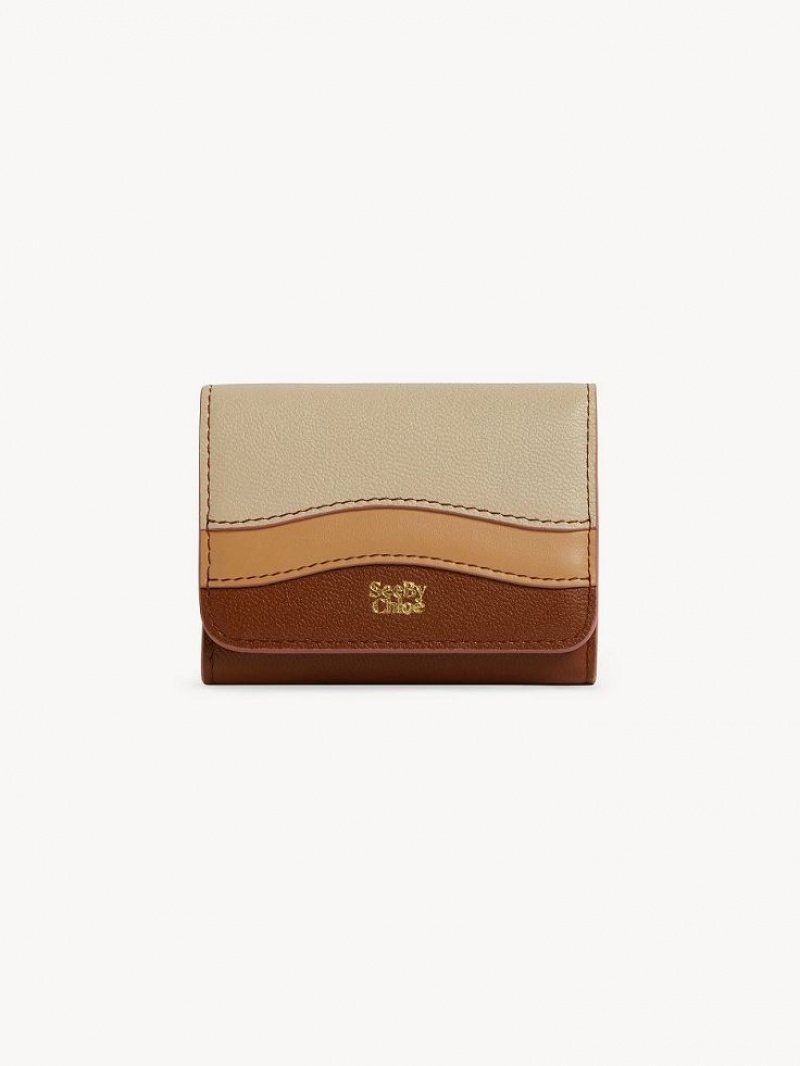 Chloe Layers Medium Tri-fold Compact Wallets Caramel | CHE-SR14896