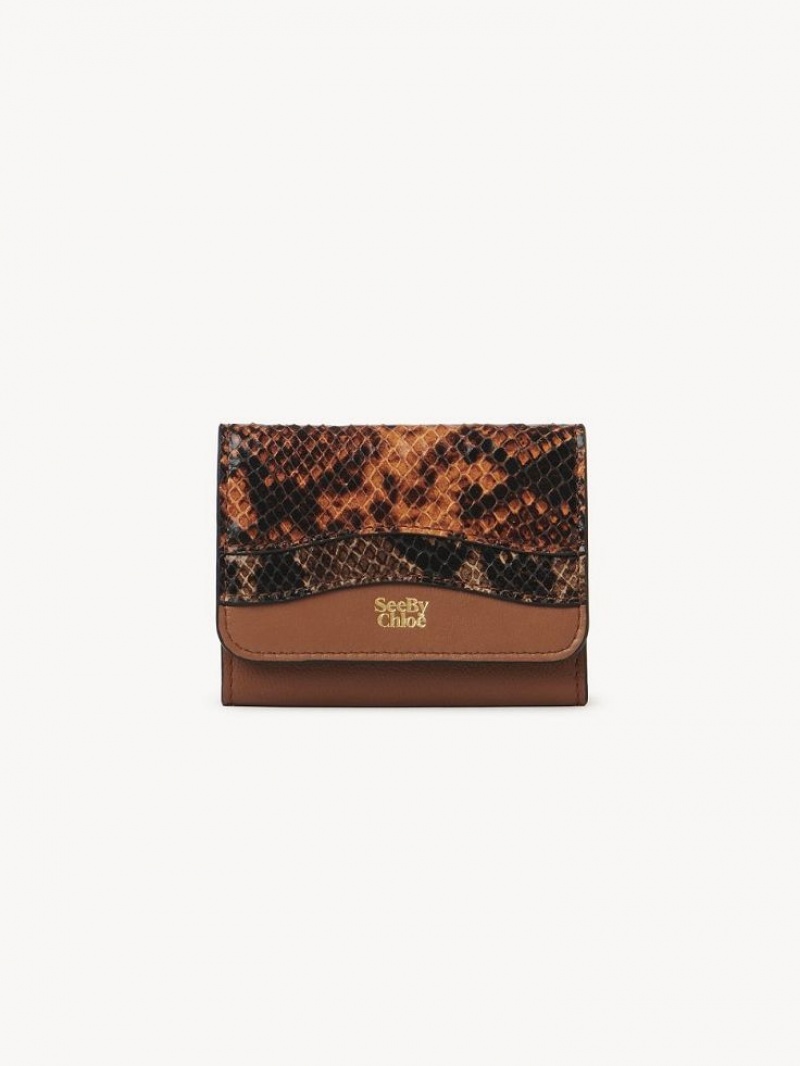 Chloe Layers Medium Tri-fold Compact Wallets Burning Camel | CHE-SR14899