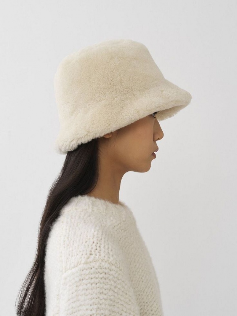 Chloe Shearling Hats Soft Beige | CHE-SR14481